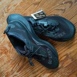 Nike Pegasus Trail Goretex sneakers. Men's 9.5